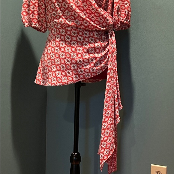 Sachin-Babi Elegant Red Wrap Top Size 8 - Picture 3 of 16